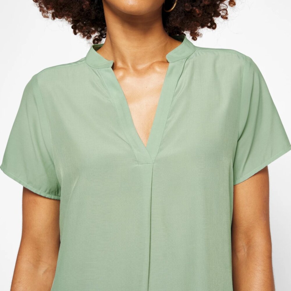 FUN2FUN Emmie V-Neck Blouse Light Green Split Neck Size XXL - Picture 7 of 9